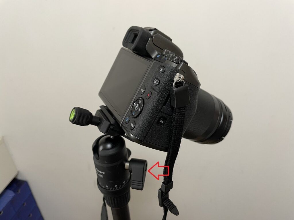 How to use a camera tripod - ball head lock