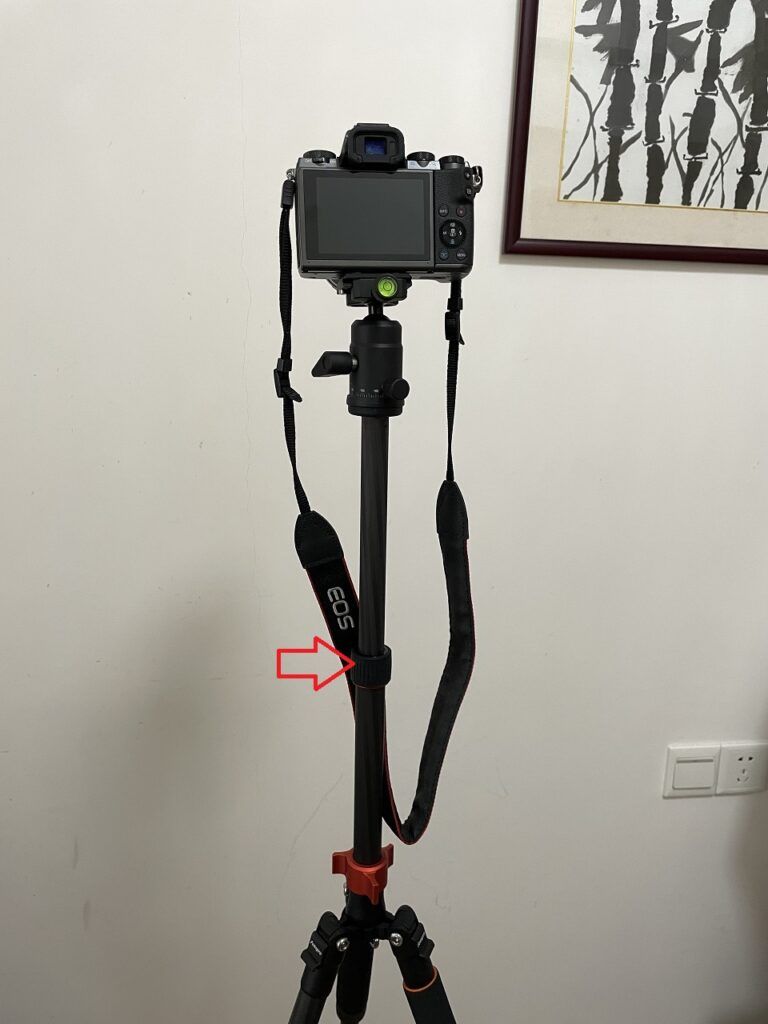 How to use a camera tripod - center column extension twist lock