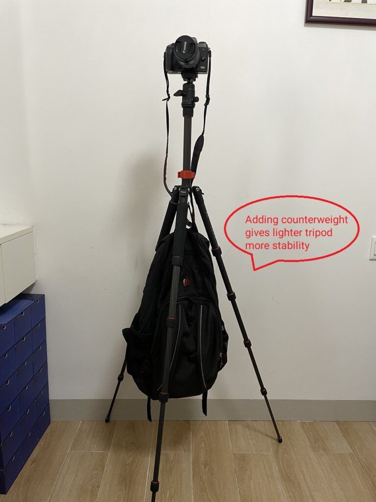 How to use a camera tripod - counterweight 
