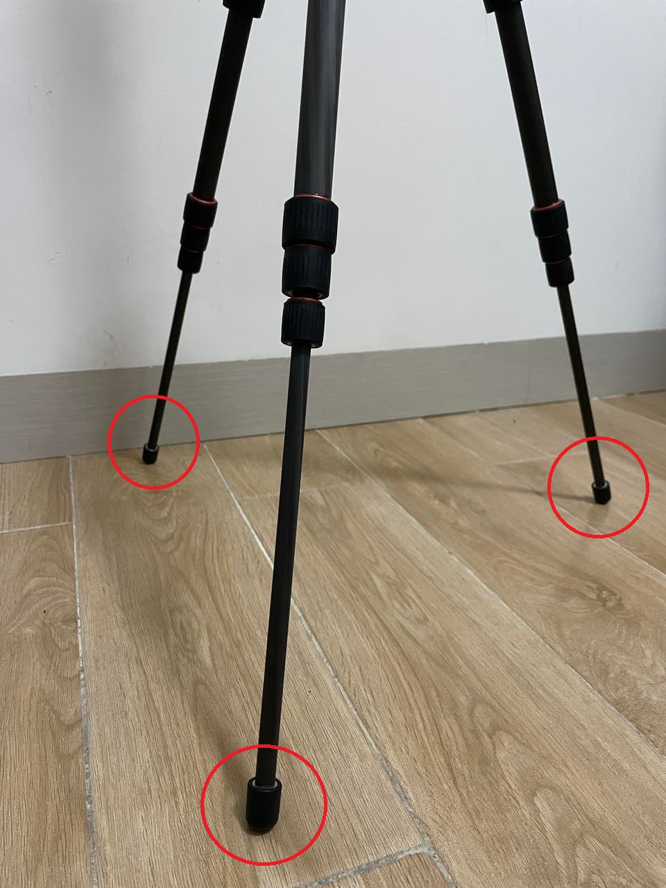 How to Use a Camera Tripod - rubber feet