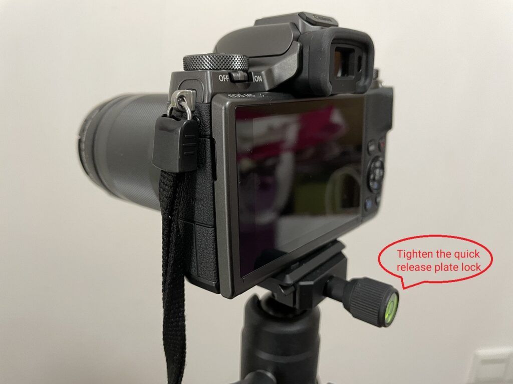 How to use a camera tripod - mirrorless camera mounted on tripod 