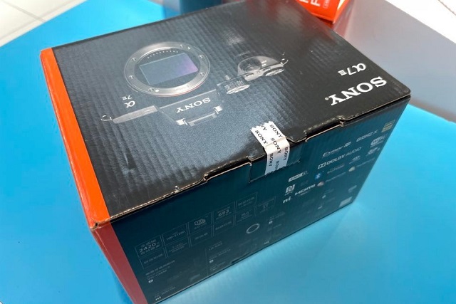 Sony alpha a7iii main box