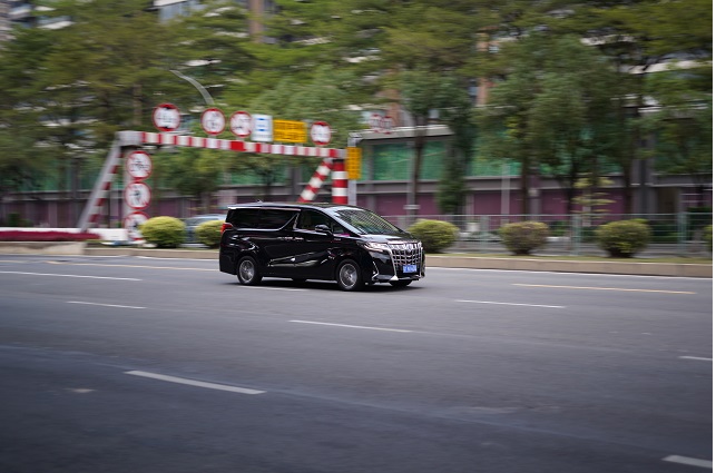 Photo of a moving car using Sony alpha a7iii 